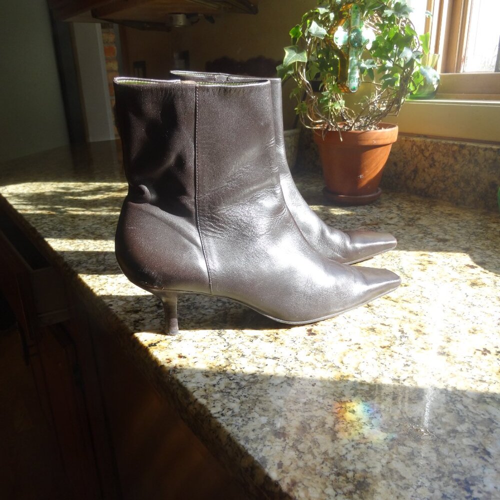 Ann Taylor leather boot size 9 1/2